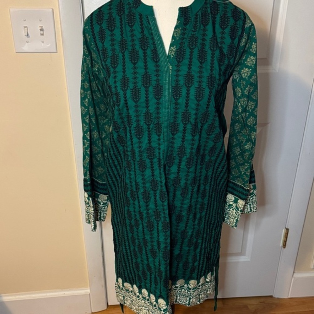 Bonanza Satrangi midi kurta-style top Green/black embroidery size‎ 8